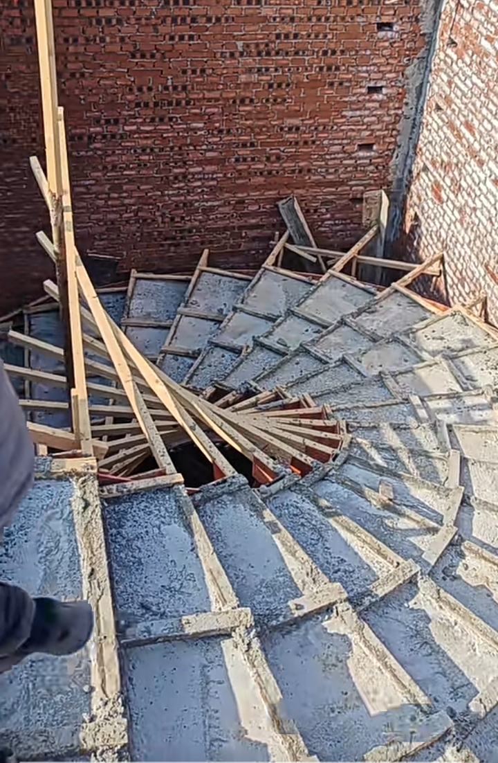 专业制作混凝土堆积悬浮弧形旋转楼梯